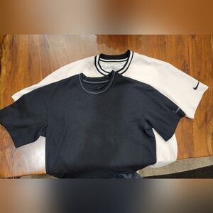 Nike Men's Black T-Shirt 2 Medium